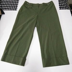 Dress Barn Green Cropped Pants Sz. 8